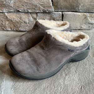 Merrell suede fleece lined gray clogs size 7 1/2